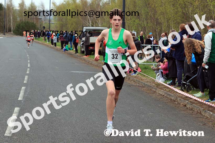 Boys and Girls under-15s, 2025 Elswick Harriers Good Friday Road Relays, Newburn, Newcastle upon Tyne. Photo: David T. Hewitson/Sports for All Pics